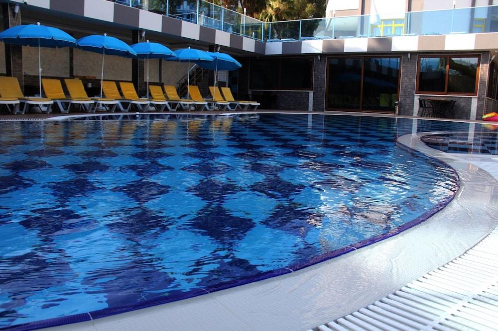 Merlin Beach Park Hotel Tosmur Exterior foto